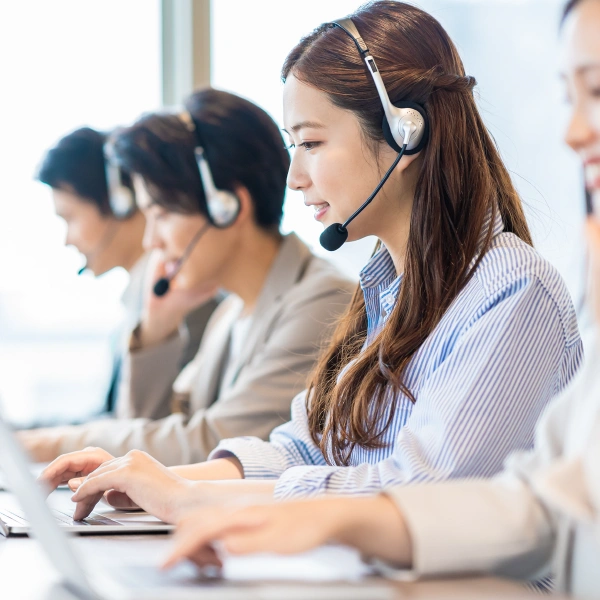 [写真]心に寄り添う対話と誠実な業務支援で信頼を育てます。 1